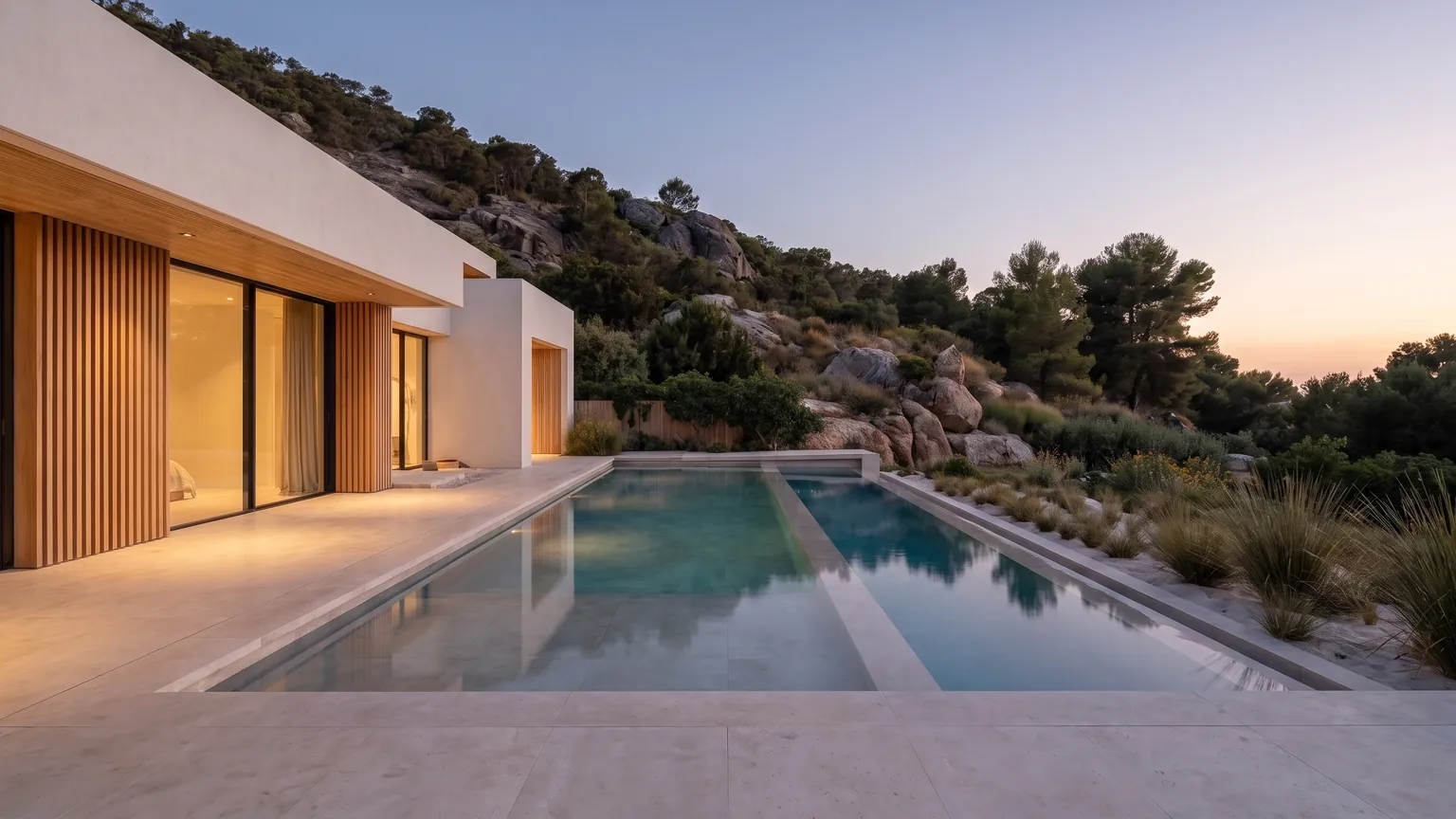 Terraza con piscina al atardecer